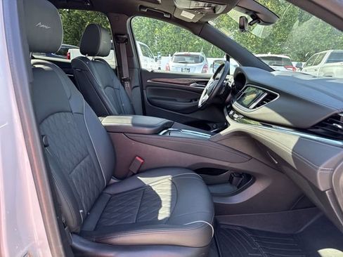 Used 2024 Buick Enclave Avenir AWD/4WD image 29