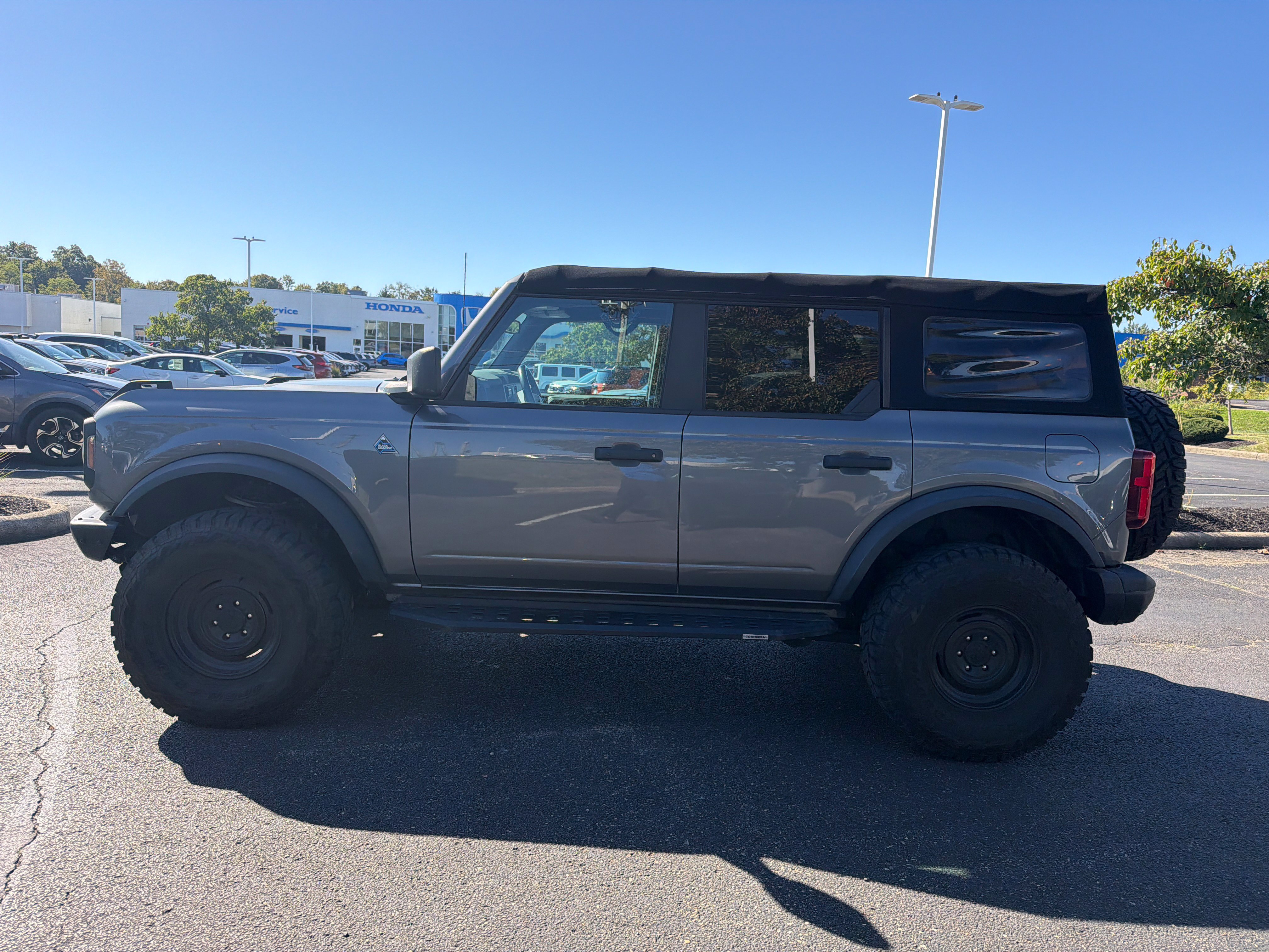 Used 2021 Ford Bronco Black Diamond AWD/4WD image 2