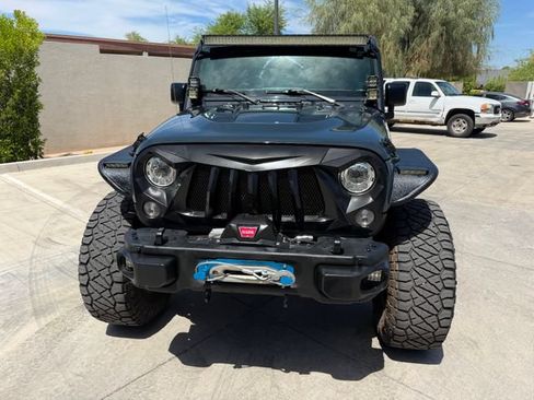 Used 2017 Jeep Wrangler Unlimited Rubicon w/ Max Tow Package AWD/4WD image 9