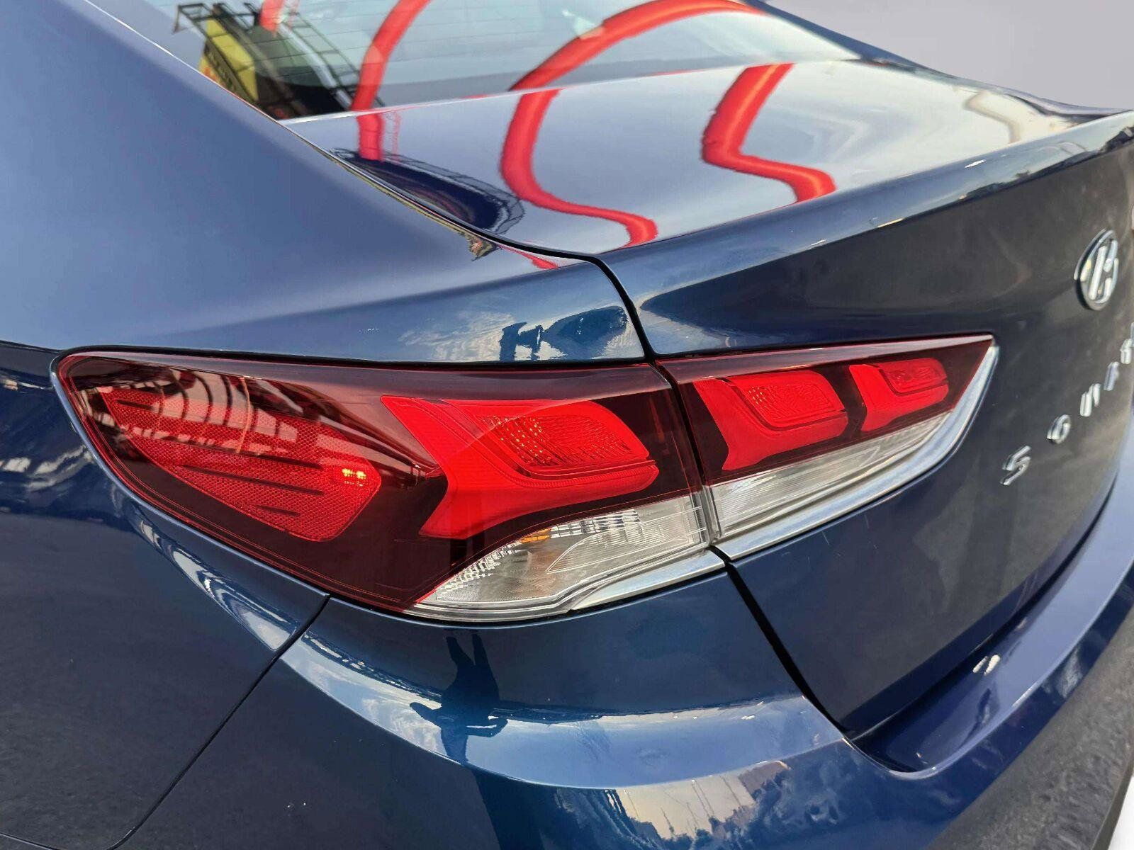 Used 2018 Hyundai Sonata Limited w/ Cargo Package FWD image 14