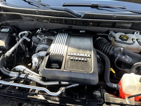 Used 2023 GMC Yukon XL SLT w/ SLT Premium Package image 19