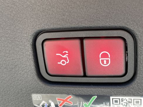 New 2026 Mercedes-Benz CLE 300 4MATIC Coupe image 10