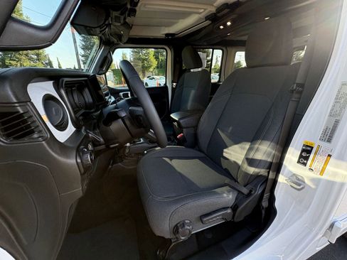 Used 2025 Jeep Wrangler Unlimited Sport AWD/4WD image 35