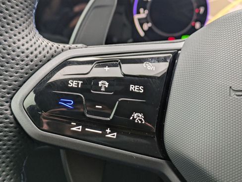 Used 2023 Volkswagen Golf R image 16