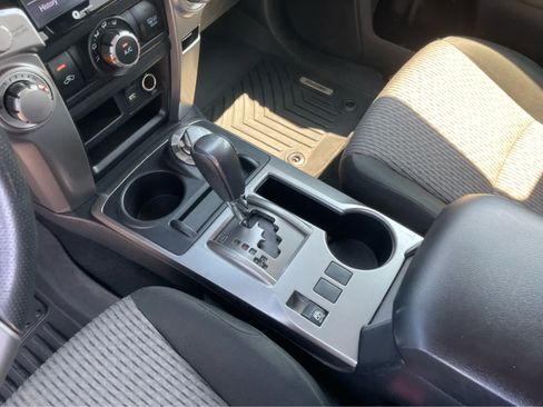 Used 2020 Toyota 4Runner SR5 AWD/4WD image 18