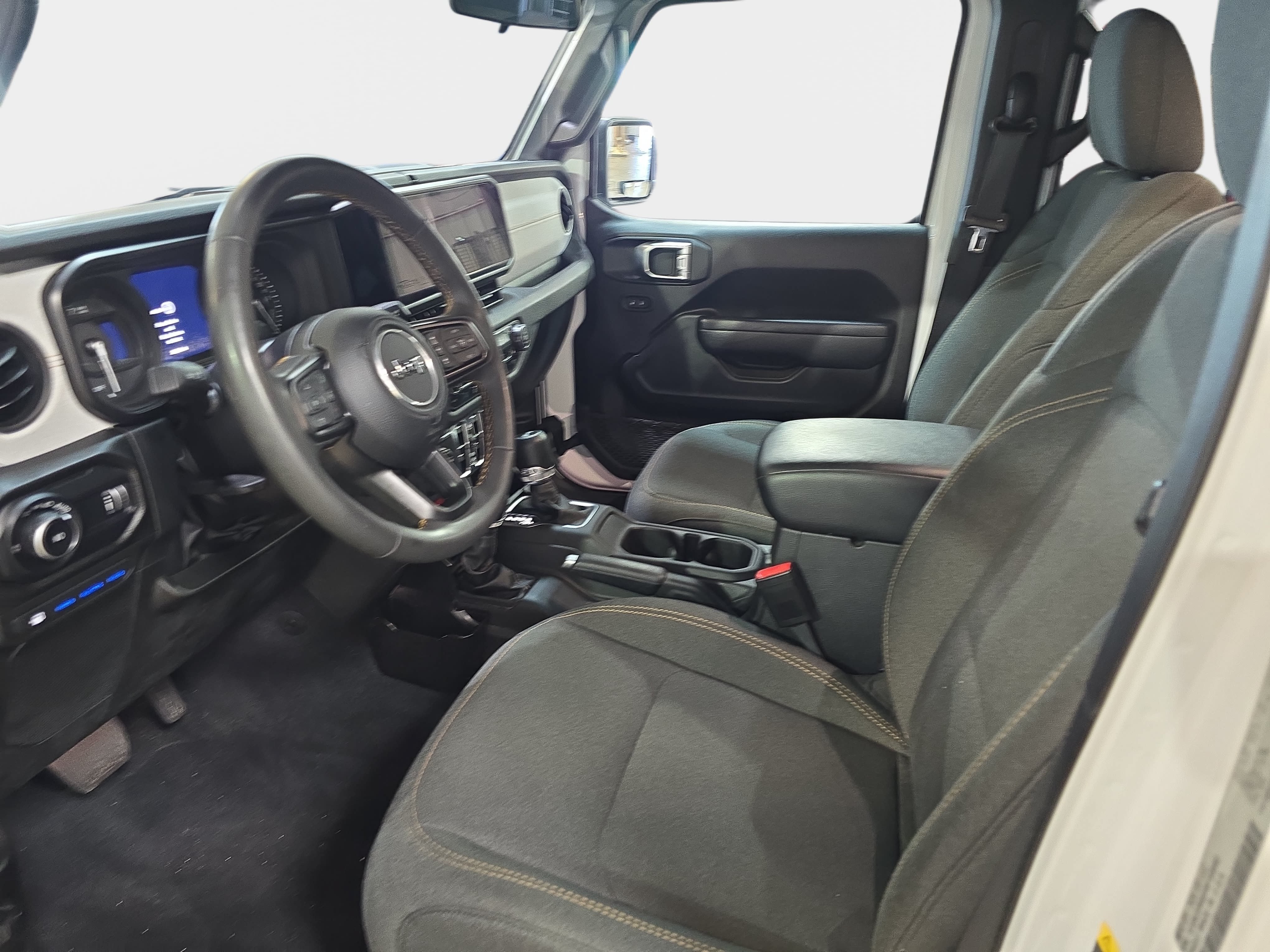 Used 2024 Jeep Wrangler Unlimited AWD/4WD image 13