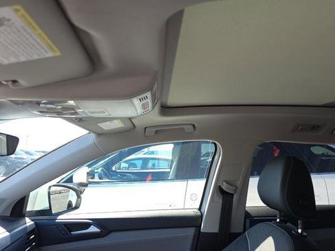 Used 2024 Volkswagen Taos SE image 8