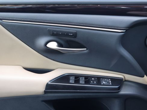 Used 2020 Lexus ES 350 w/ Premium Package FWD image 12