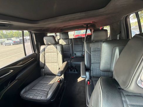 Used 2022 Cadillac Escalade ESV Sport Platinum AWD/4WD image 10