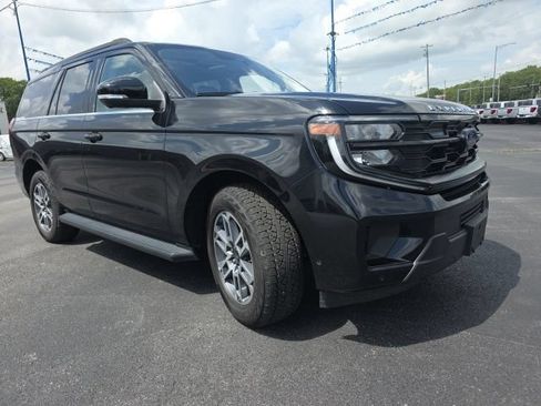 Used 2025 Ford Expedition Active AWD/4WD image 3