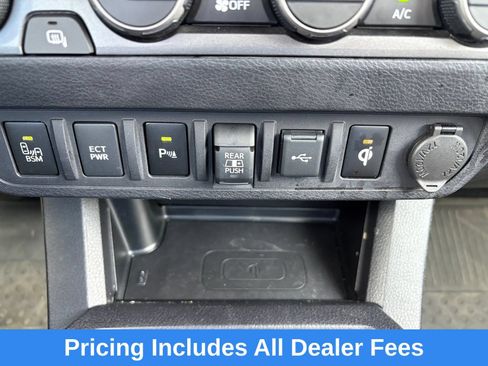 Used 2022 Toyota Tacoma TRD Sport w/ Technology Package AWD/4WD image 21