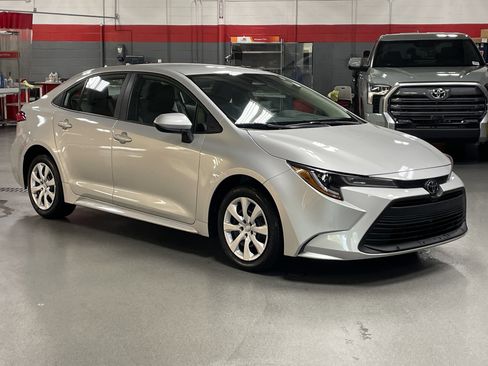 Used 2024 Toyota Corolla LE image 2