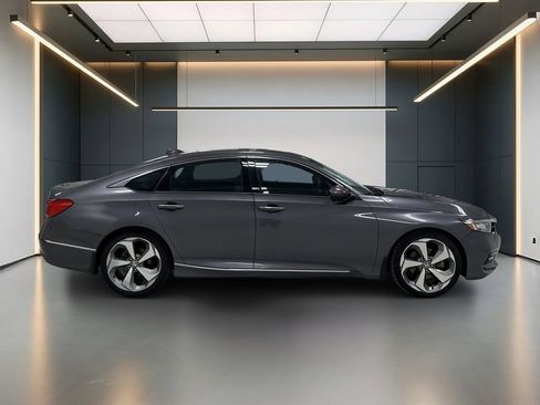 Used 2019 Honda Accord Touring image 6