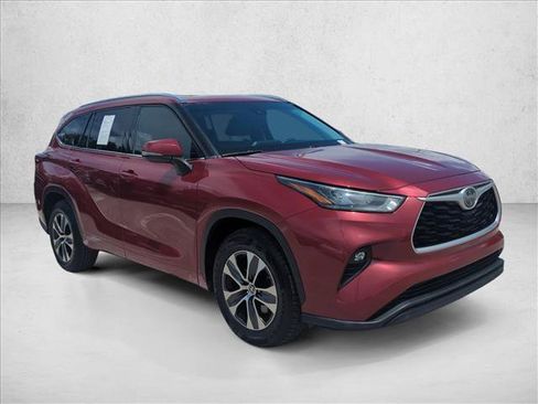 Certified 2020 Toyota Highlander XLE FWD image 3