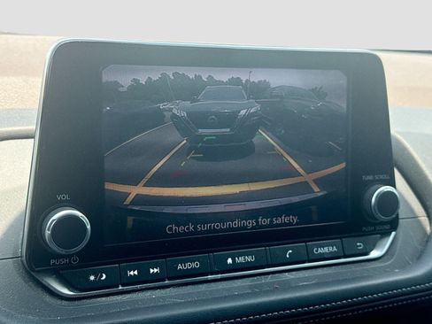 Used 2023 Nissan Rogue SV FWD image 14