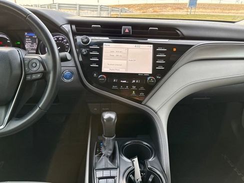 Used 2020 Toyota Camry SE image 18