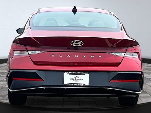 Used 2025 Hyundai Elantra SEL FWD image 4