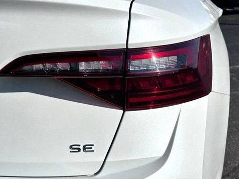 Used 2023 Volkswagen Jetta SE w/ Panoramic Sunroof Package FWD image 5