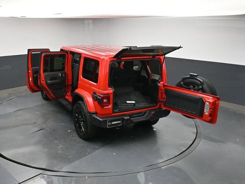 Used 2025 Jeep Wrangler Unlimited Sahara AWD/4WD image 46
