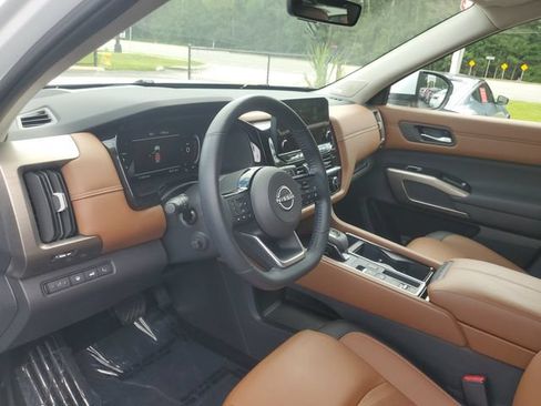 Used 2025 Nissan Pathfinder Platinum w/ Cargo Package FWD image 13