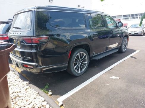Used 2023 Jeep Wagoneer L Series II w/ Premium Group I AWD/4WD image 3
