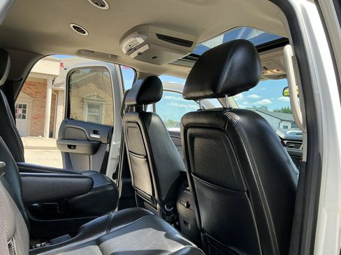 Used 2011 Chevrolet Tahoe LTZ RWD image 21