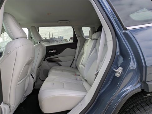 Used 2021 Jeep Cherokee Latitude Lux w/ Comfort/Convenience Group image 14