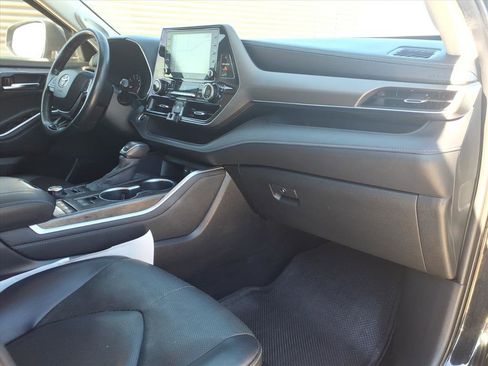 Used 2020 Toyota Highlander Limited image 10