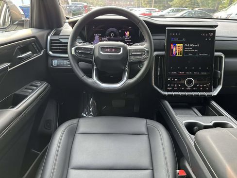 Used 2024 GMC Acadia Elevation image 10