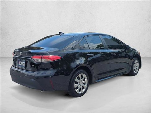 Certified 2025 Toyota Corolla LE FWD image 5