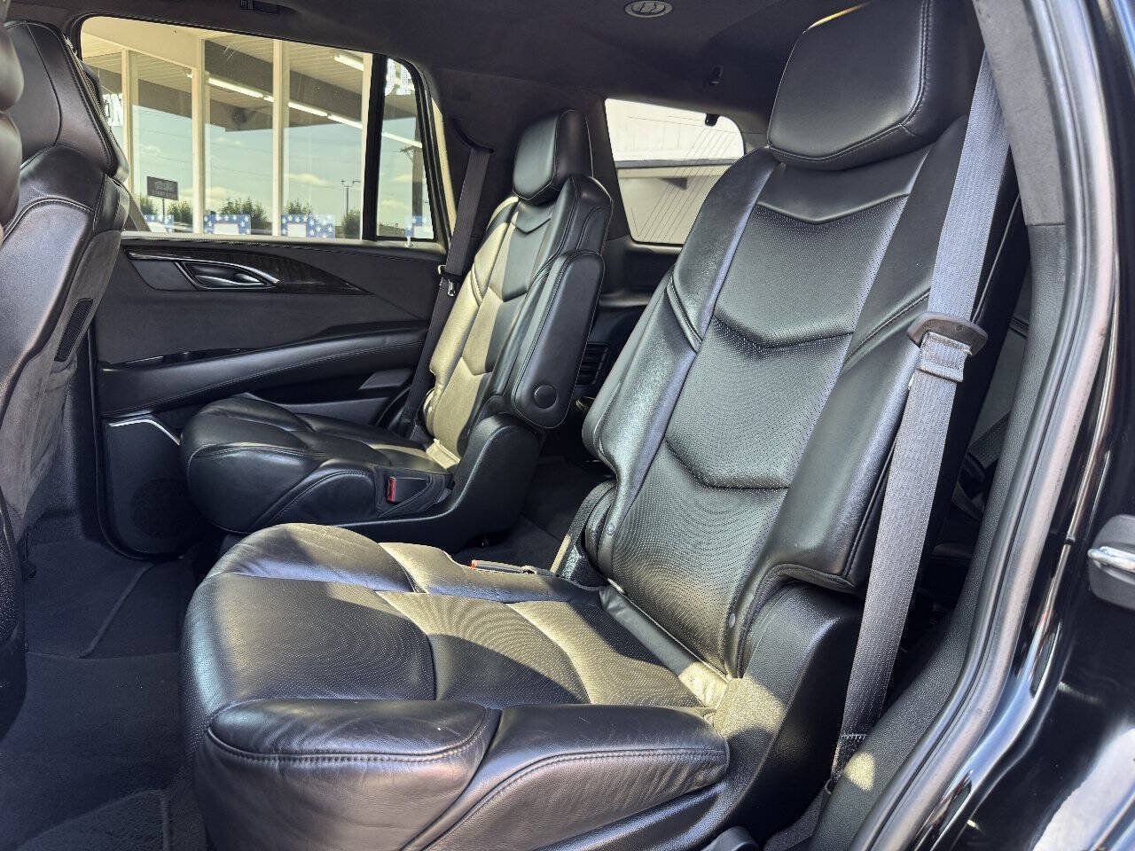 Used 2019 Cadillac Escalade Platinum RWD image 29
