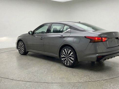 Used 2025 Nissan Altima 2.5 SV image 6