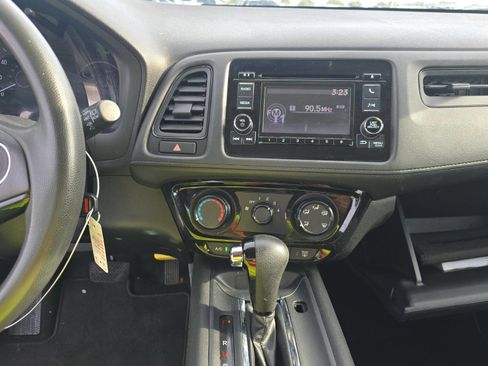 Used 2021 Honda HR-V LX image 10