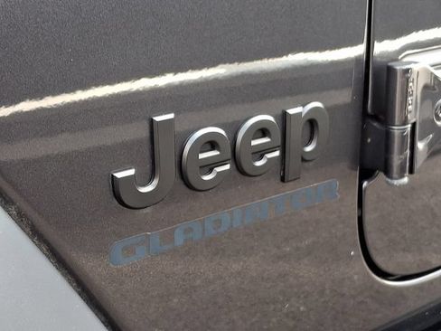 Used 2021 Jeep Gladiator Sport w/ Trailer Tow Package AWD/4WD image 9