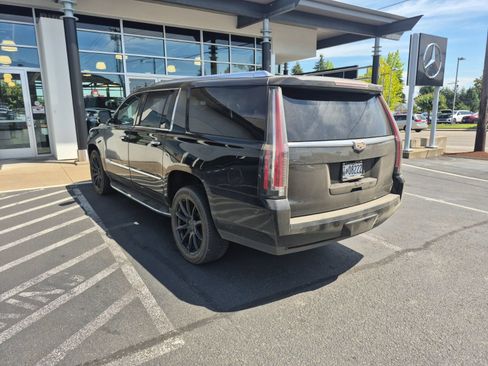 Used 2020 Cadillac Escalade ESV Premium Luxury AWD/4WD image 9