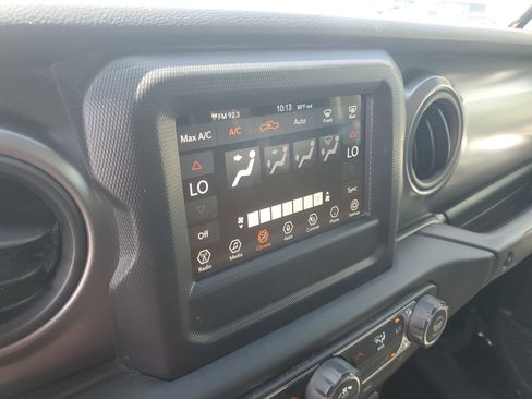 Used 2021 Jeep Gladiator Sport AWD/4WD image 18