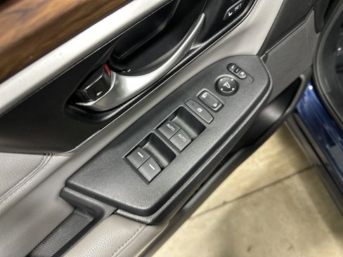 Used 2018 Honda CR-V Touring image 15