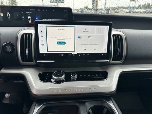 New 2025 Ford Expedition Active image 15