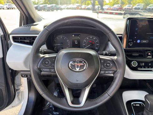 Used 2025 Toyota Corolla SE FWD image 14
