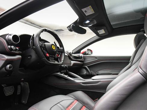 Used 2018 Ferrari GTC4Lusso image 12