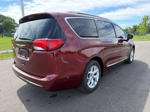 Used 2017 Chrysler Pacifica Touring-L Plus w/ Advanced Safetytec Group FWD image 7