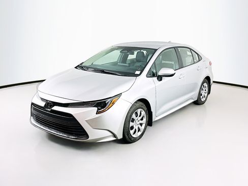 Used 2026 Toyota Corolla LE image 3