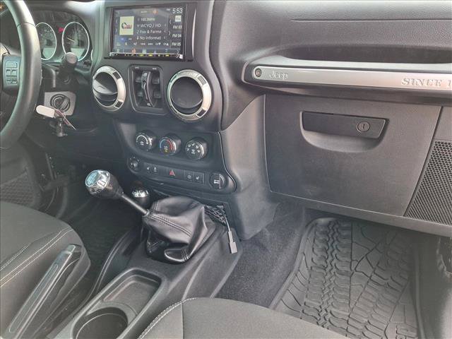 Used 2017 Jeep Wrangler Unlimited Sahara w/ Connectivity Group AWD/4WD image 21