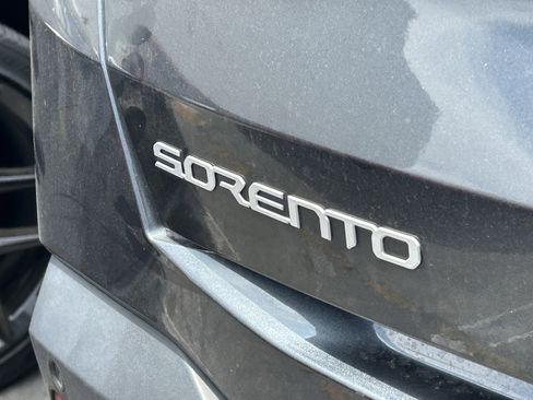 Used 2024 Kia Sorento S FWD image 4