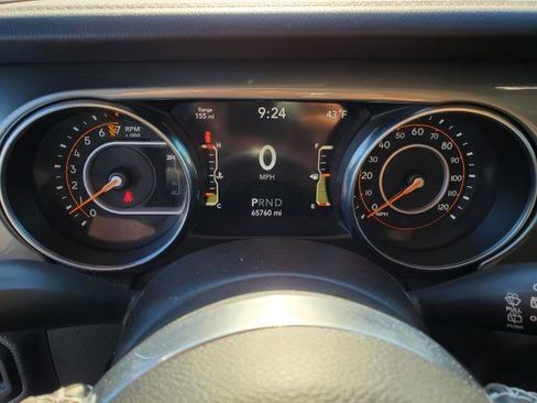 Used 2022 Jeep Wrangler Unlimited Sahara w/ Cold Weather Group image 9