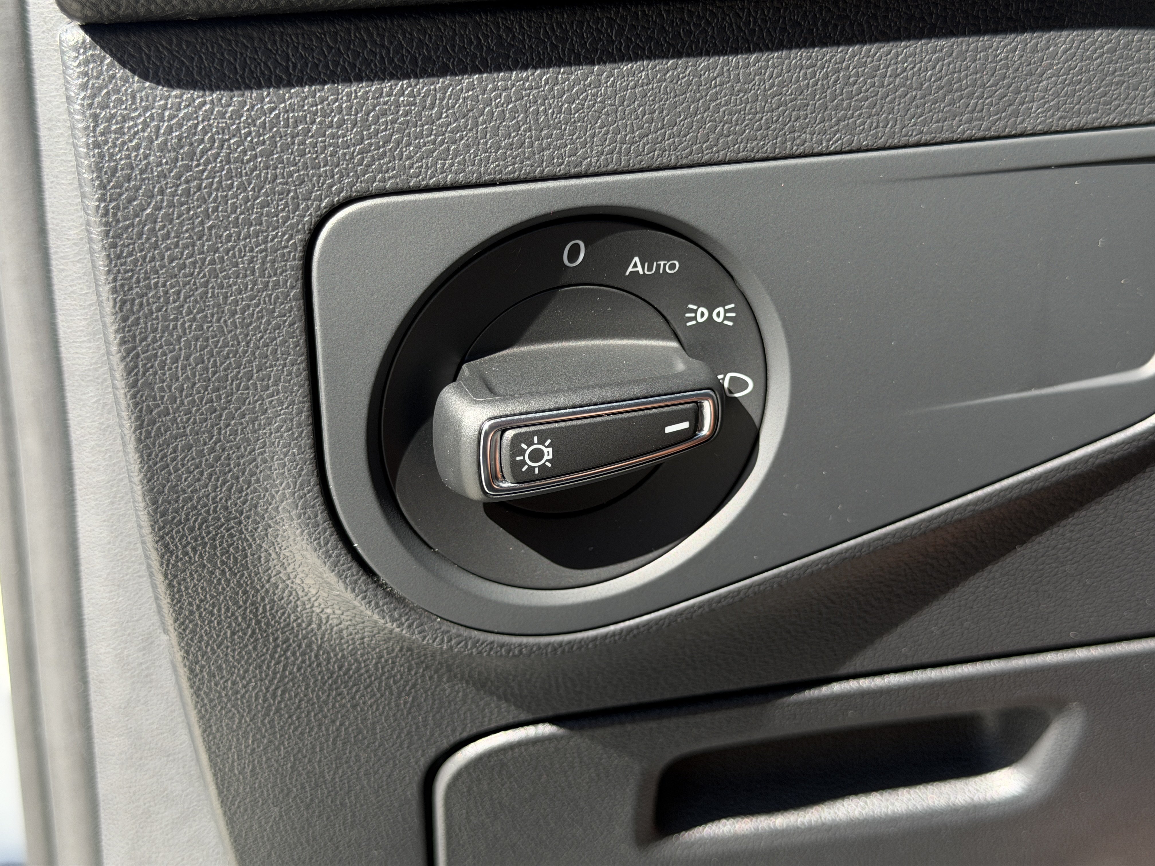 Certified 2023 Volkswagen Tiguan SE R-Line FWD image 27