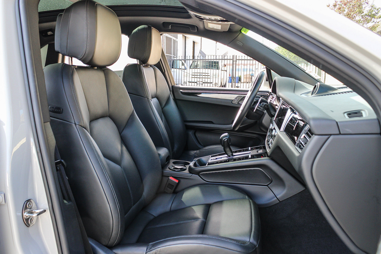 Used 2022 Porsche Macan S w/ Premium Package Plus AWD/4WD image 19