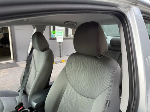 Used 2013 Hyundai Elantra GLS w/ Preferred Pkg FWD image 11