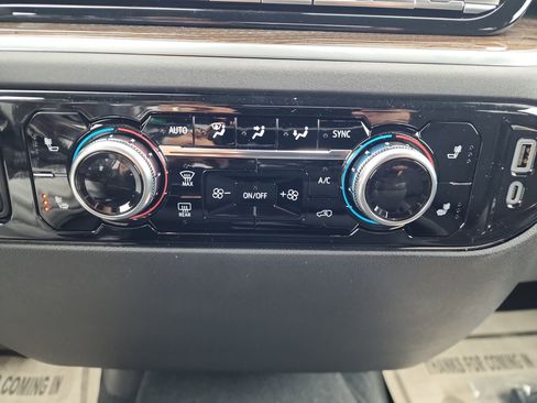 New 2026 GMC Sierra 1500 Elevation image 14