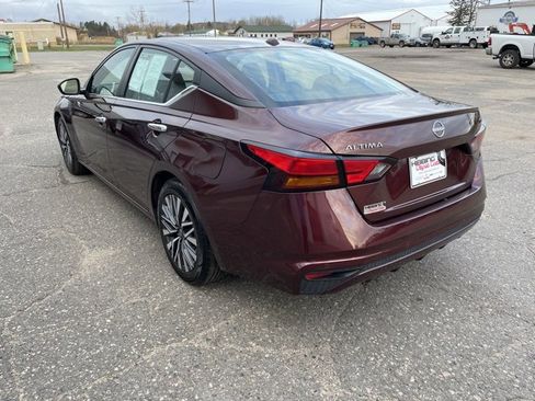 Used 2024 Nissan Altima 2.5 SV image 4